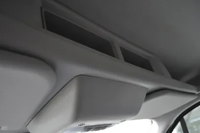 Car image 33