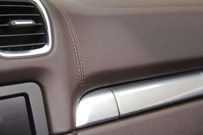 Car image 33