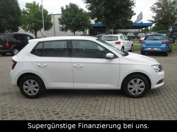 Car image 18