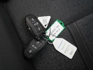 Car image 36