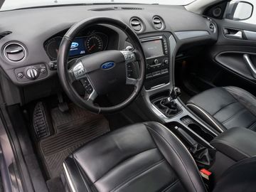 Car image 25