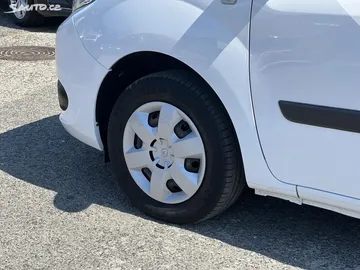 Car image 40