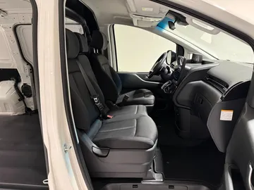 Car image 27