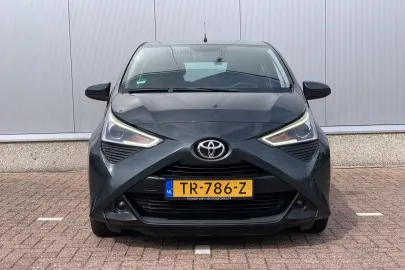 Car image 3