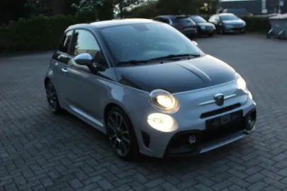 Car image 2