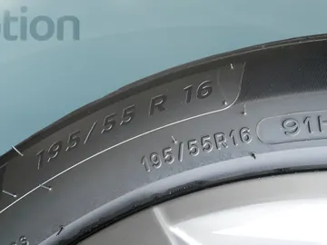 Car image 35