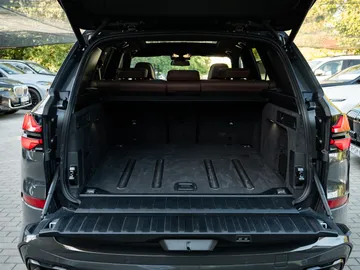 Car image 34