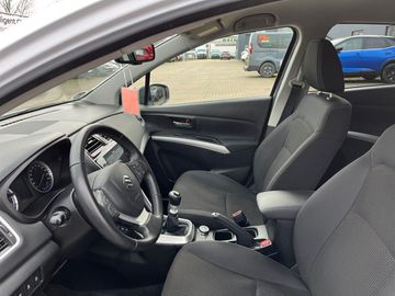 Car image 10