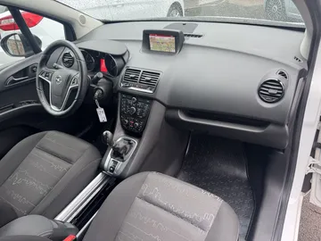 Car image 25