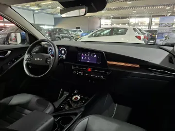 Car image 24