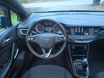 Car image 12