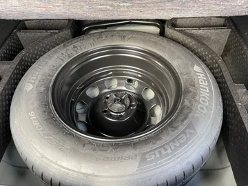 Car image 23