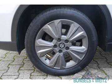 Car image 14
