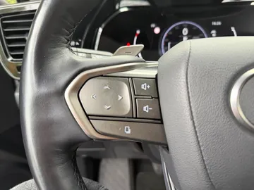 Car image 32