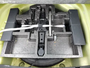 Car image 35