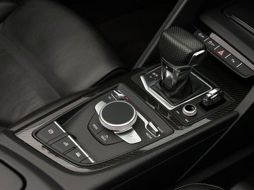 Car image 30