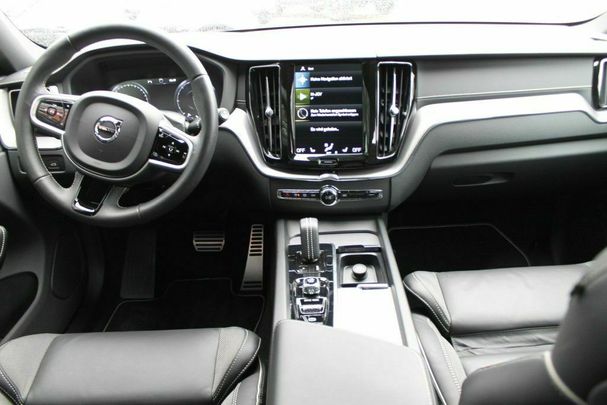 Volvo XC60 B4 R Design Geartronic 145 kW image number 13