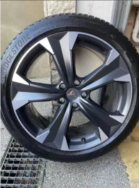 Car image 24