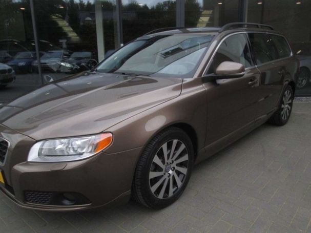 Volvo V70 D2 Summum 84 kW image number 2