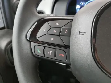 Car image 28
