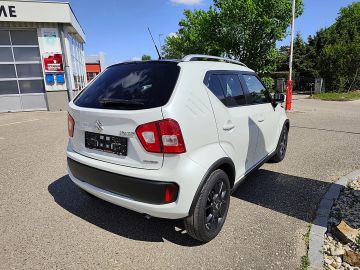 Car image 4