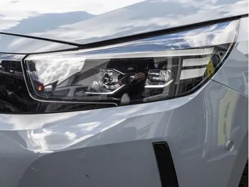 Car image 26