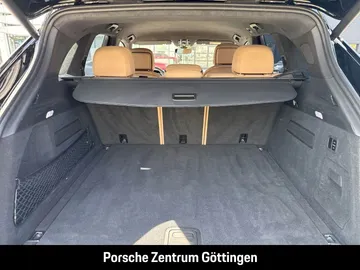 Car image 32