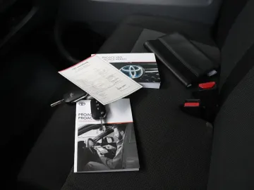 Car image 24