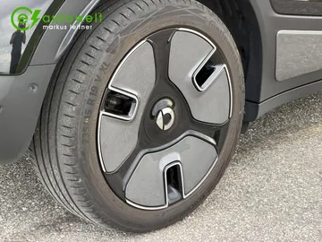 Car image 27