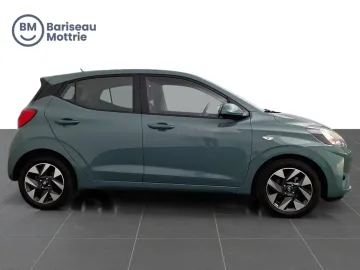 Car image 3