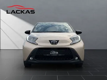 Car image 4