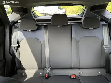 Car image 32