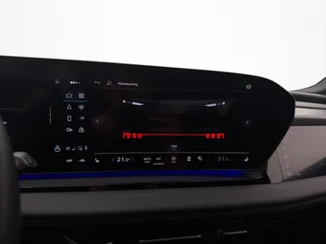 Car image 38