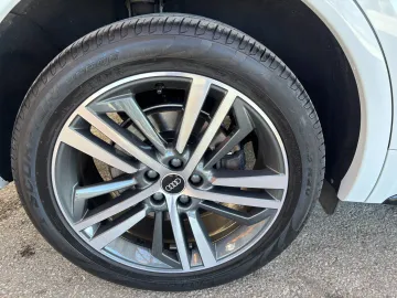 Car image 32
