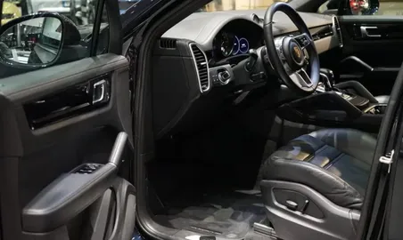Car image 4