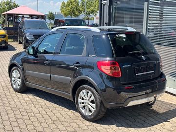 Car image 4