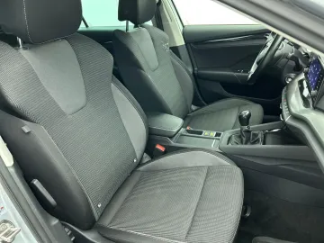Car image 44
