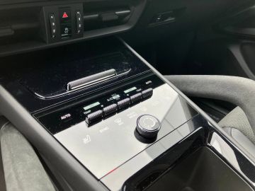 Car image 33