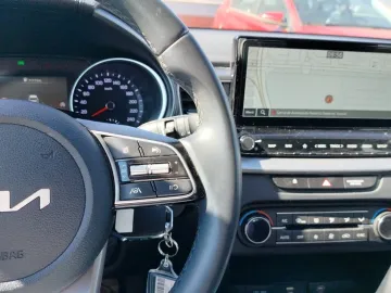 Car image 27
