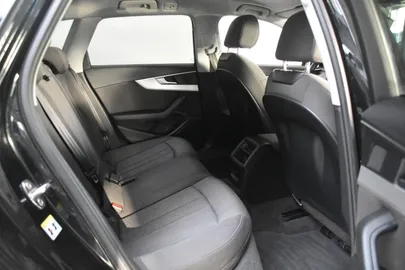Car image 29