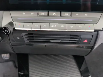 Car image 43