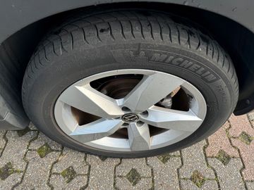 Car image 37