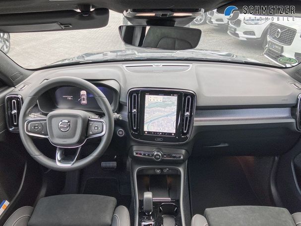 Volvo XC40 Plus Dark B4 145 kW image number 6