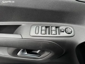 Car image 25