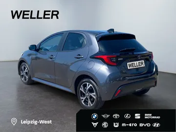 Car image 4