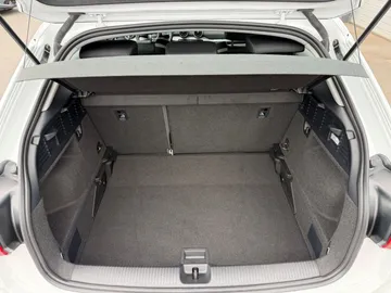Car image 34