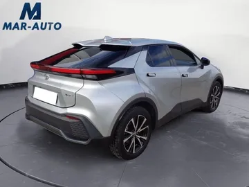 Car image 3
