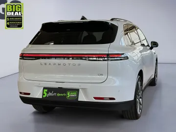 Car image 4