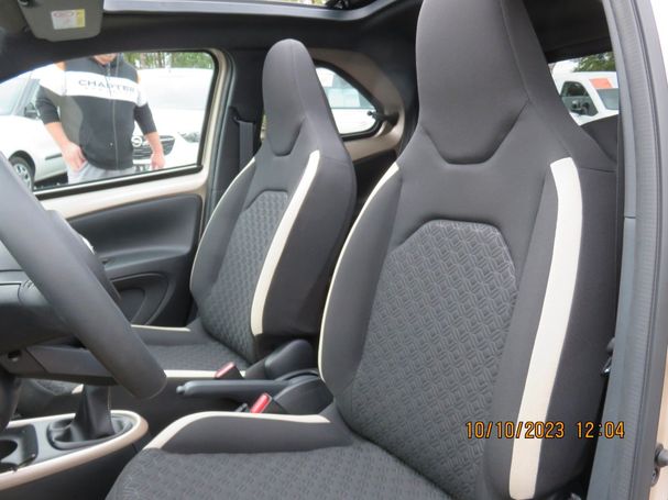 Toyota Aygo X 53 kW image number 12