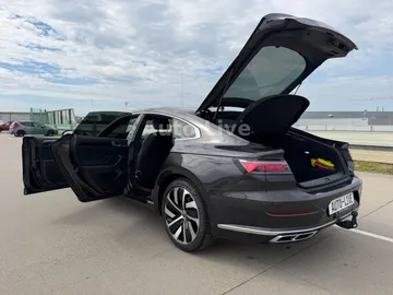 Car image 25
